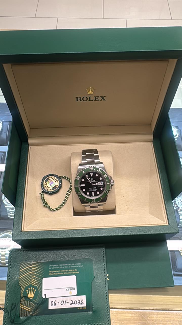 May be an image of wrist watch and text that says 'မိ (3 TN σrOυ 所作'