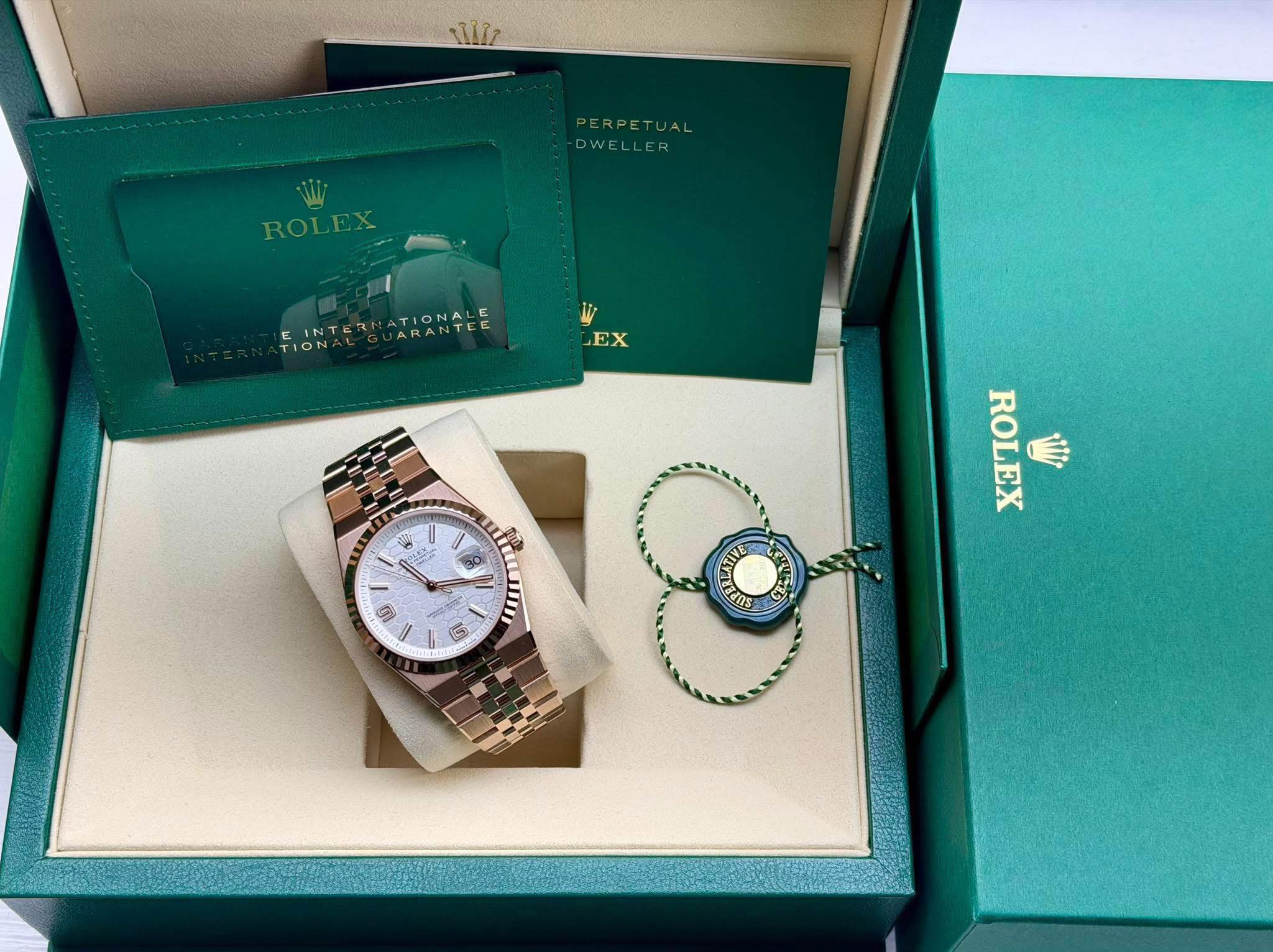 May be an image of wrist watch and text that says 'zل111 PERPETUAL DWELLER ROLEX E EINTERNATIONTLE RATIONALE INTER TARANTE- TION L EX W F ROLEX vt S ١ ۱ S EdOS cOS'