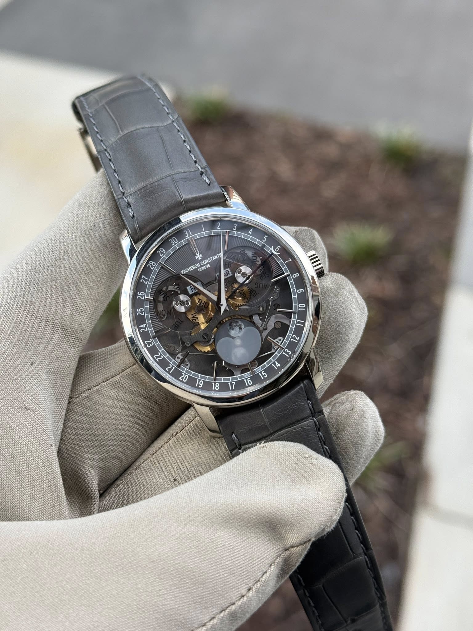 May be an image of wrist watch and text that says 'CONSTAKT NACHERON ያውማ DITL ث ي 8 e 4 م'