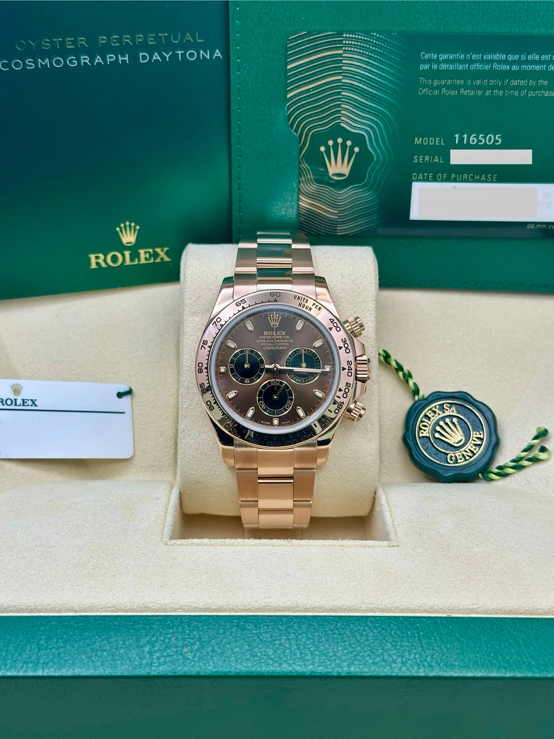 May be an image of wrist watch and text that says 'OYSTER PERPETUAL OSMOGRAPH DAYTONA Cette garantien valable que Bile Cattegprterieve est detaillant officiel momen Cticiai…