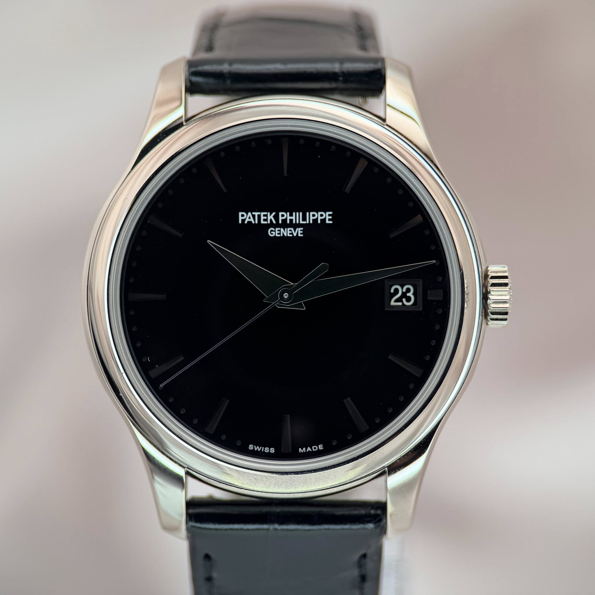 May be an image of wrist watch and text that says 'PATEK PATEKPHILIPPE PHILIPPE GENEVE 23 23 SWISS MADE'