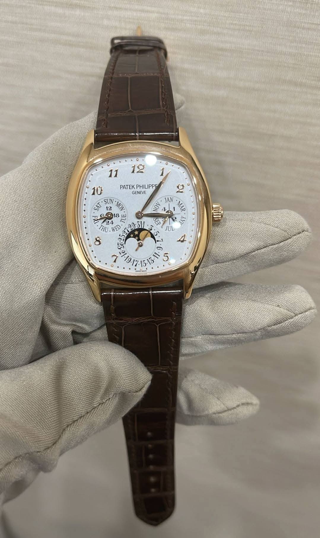 May be an image of wrist watch and text that says '11 12 PATEK PHILIPPE PPF GENEVE 10 SUN- ٥ 1 ሳ JAN MA 10 E0.7.20:311 JUL $ '