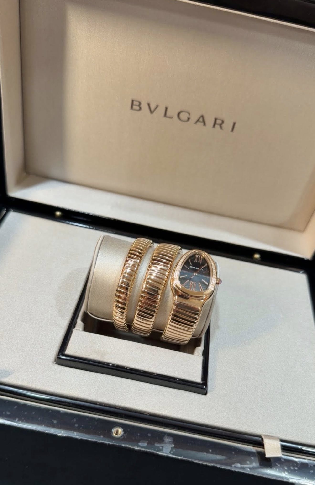 May be an image of wrist watch and text that says 'BVLGARI BVLGARI اعید'
