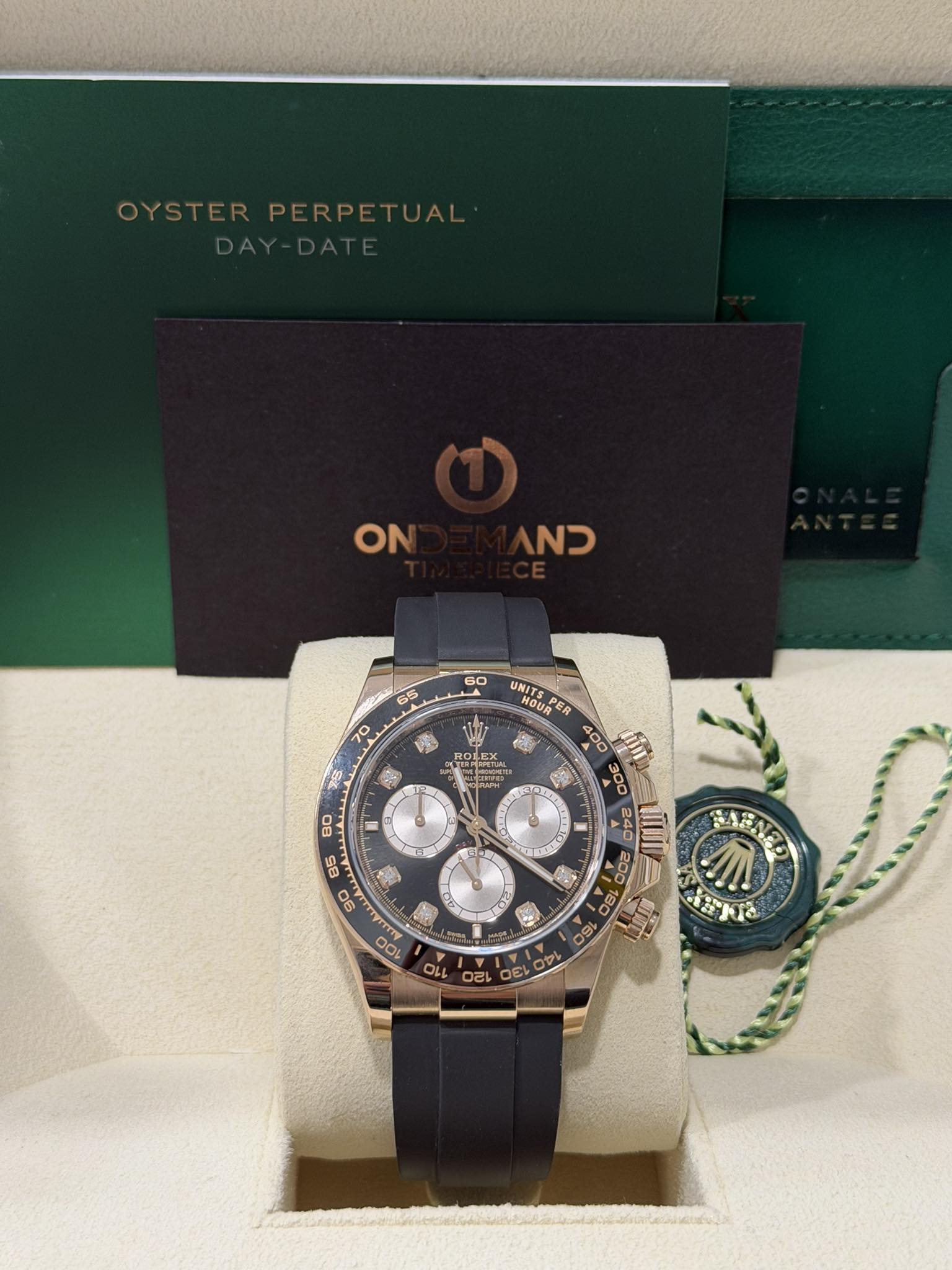 May be an image of wrist watch and text that says 'OYSTER PERPETUAL OYSTERPERPETUAL PETUA ON כמ 60 65 70 海 ROLRTAN UNITS HOUR ER 400 春 300 OF SO 80 d P MEM SIENAD EL 0S 0 ድክገላ 發…