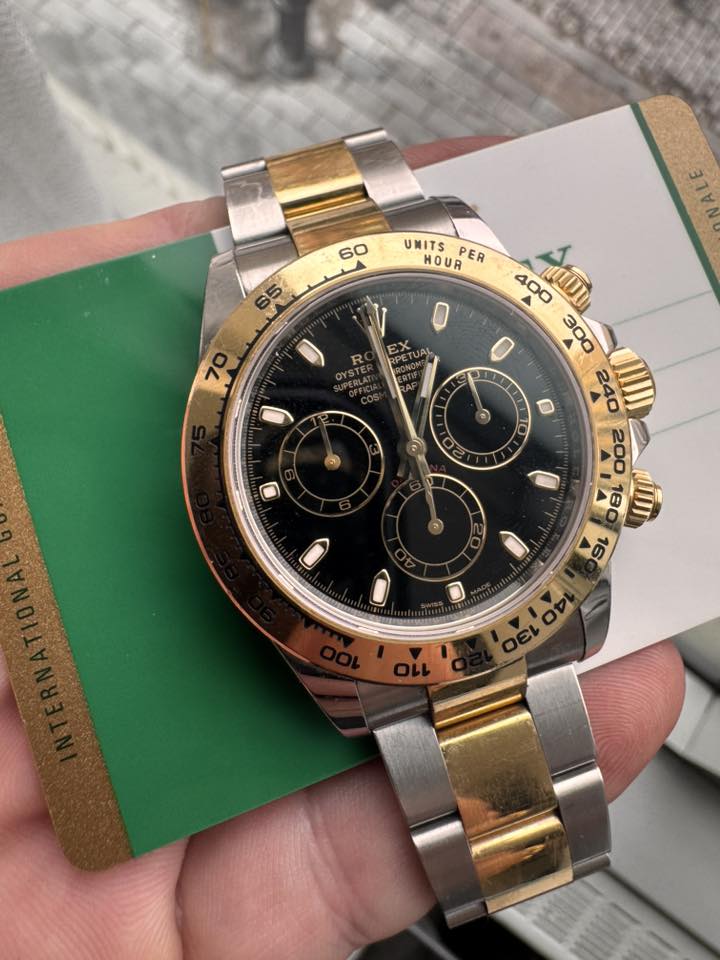 May be an image of wrist watch and text that says '6ဝေ UNITS HOUR ER LEE R ,180 E വய 16 무시 'й' 1 O0LOD HPAR ١ 00 EL'