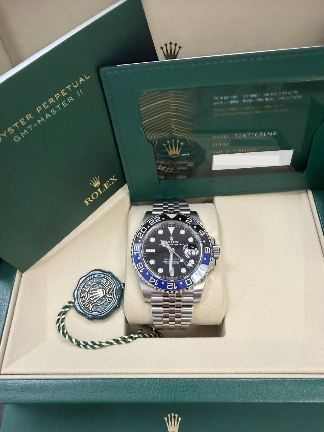 May be an image of wrist watch and text that says 'W ST GMT STER MASTER GMT-MASTER|I PERPETUAL 11 manilantr Mulon 126710BLNR NR ROLEL W LEX EЖ - 6 G 6 IU '