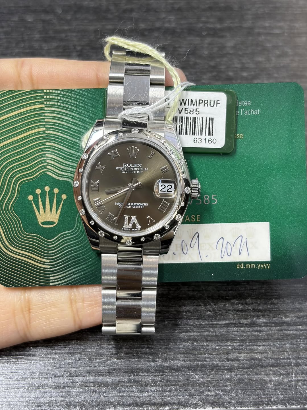 May be an image of wrist watch and text that says 'WIMPRUF V585 latée ١ l'achat se ROLE .已 ERPERPET BDE CYST TET EOUST pae ERPETUA ا TUA UAL YSTERP STERPE ® SLPER DIROONETE S 22…