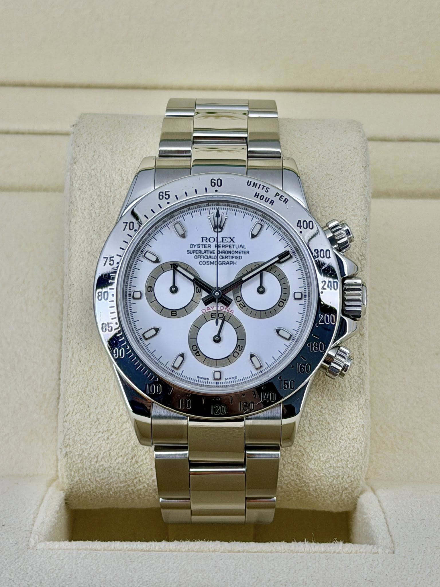 May be an image of wrist watch and text that says '60 65 UNITS HOUR PER 10 400 U RO EX OYSTER CYSTER CRDETU SRPETUAL UPERLATIVE OFFICIALL HONGAAO ONOMETER PERLATIVE DEEONT ERMTESD…