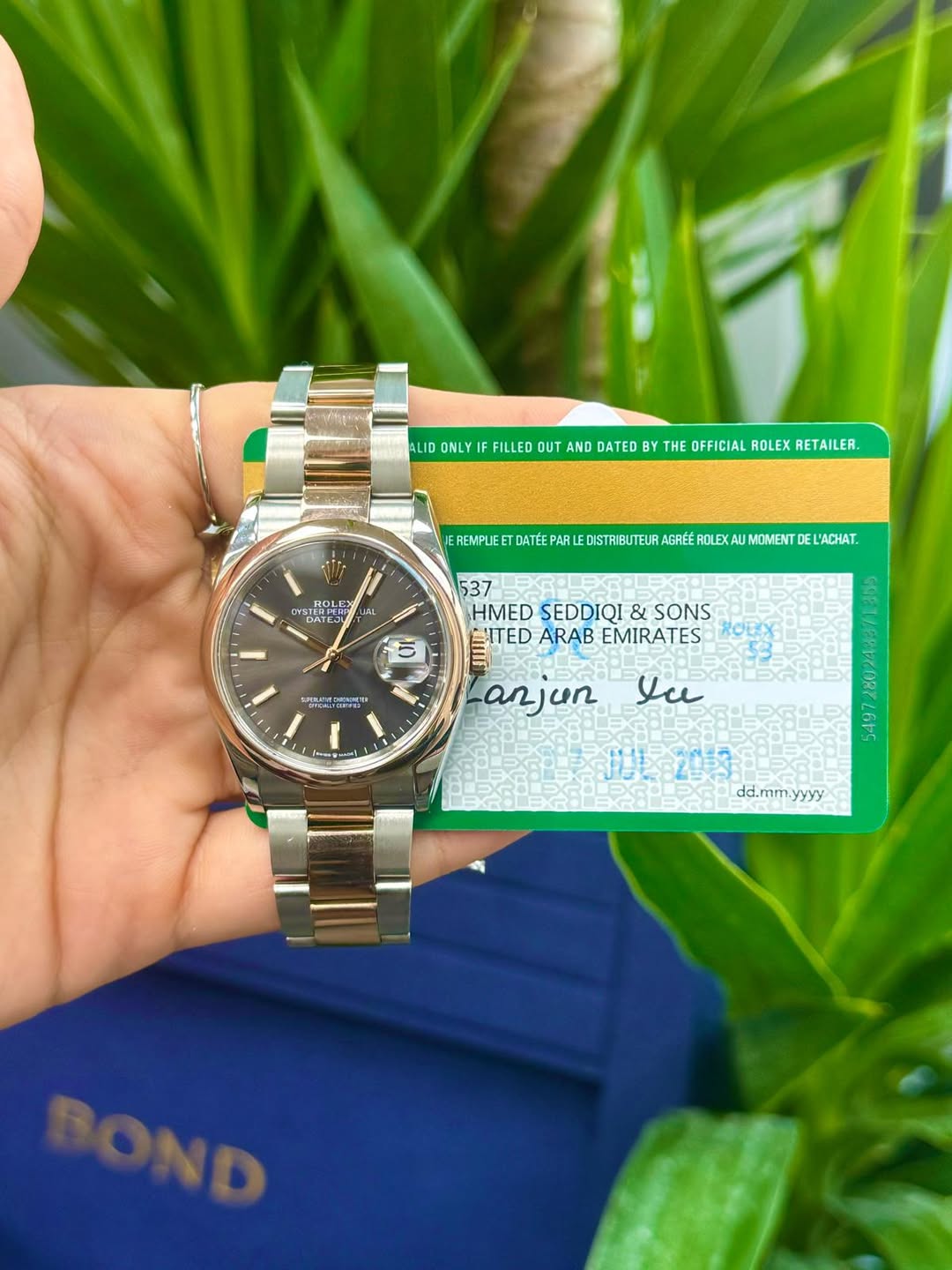 May be an image of wrist watch and text that says 'ALID ONLY IF FFILLED OUT AND DATED OILTIFLEOT.ADEOE Y THE OFFICIAL ROLEX RETAILER. APERE HOLE Lf EAMEINEETTE AU MOMENT L'ACHAT.…