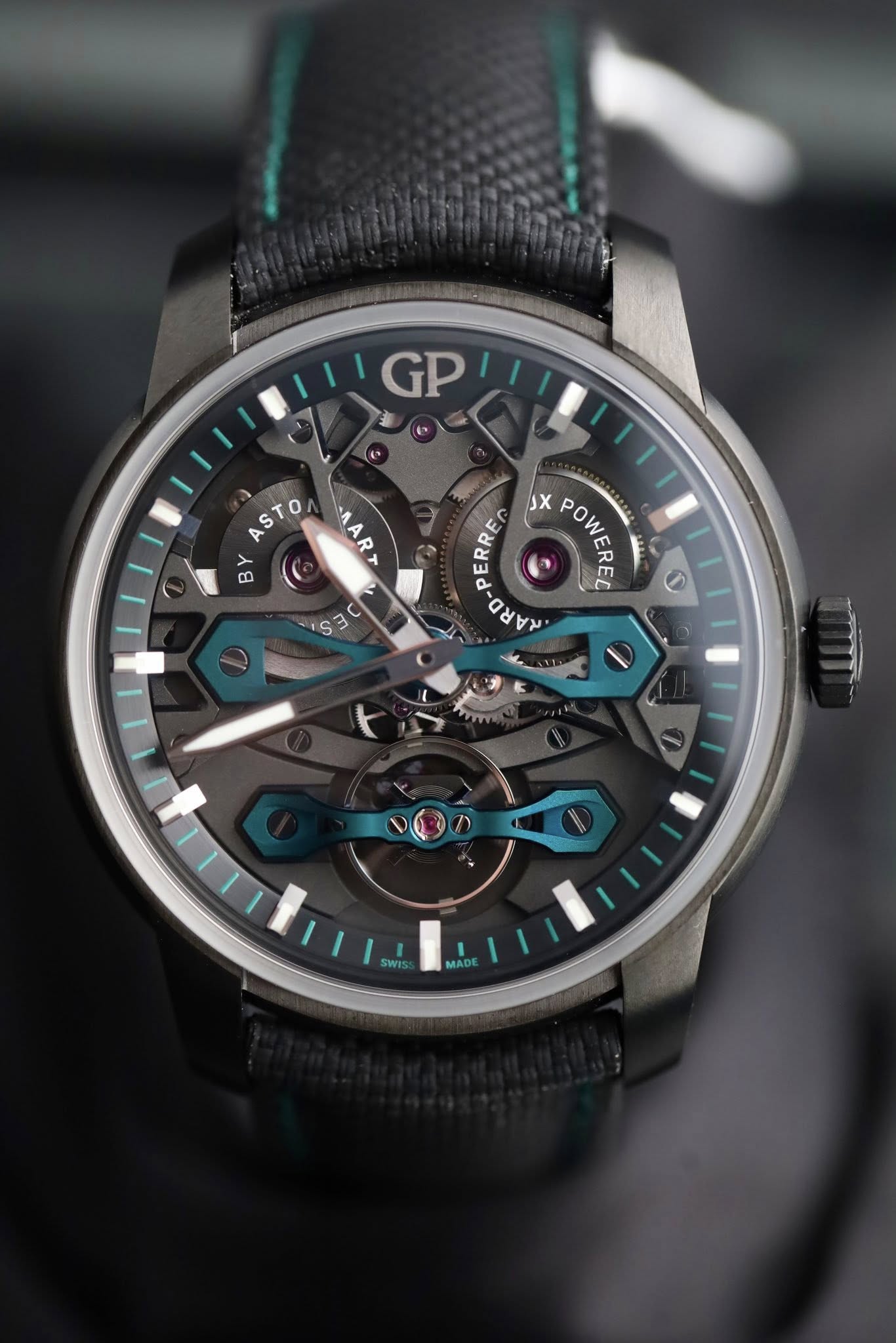 May be an image of wrist watch and text that says 'GP ASTO AAR AR R 0 SE JX 이닥리d-V POWEREL OW OWEREL EREC POWE O MAD'
