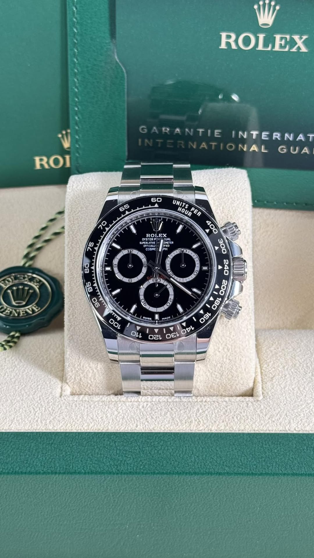 May be an image of wrist watch and text that says 'ROLEX ROI GARANTIE INTERNAT ONAL GUA 60 65 70 ROLE EX รน 高 GHETT PS 注級 20 T 圖隊 80 85 90 LL L سنی 100 O O UNITS PER Mape 3ቶ 9…
