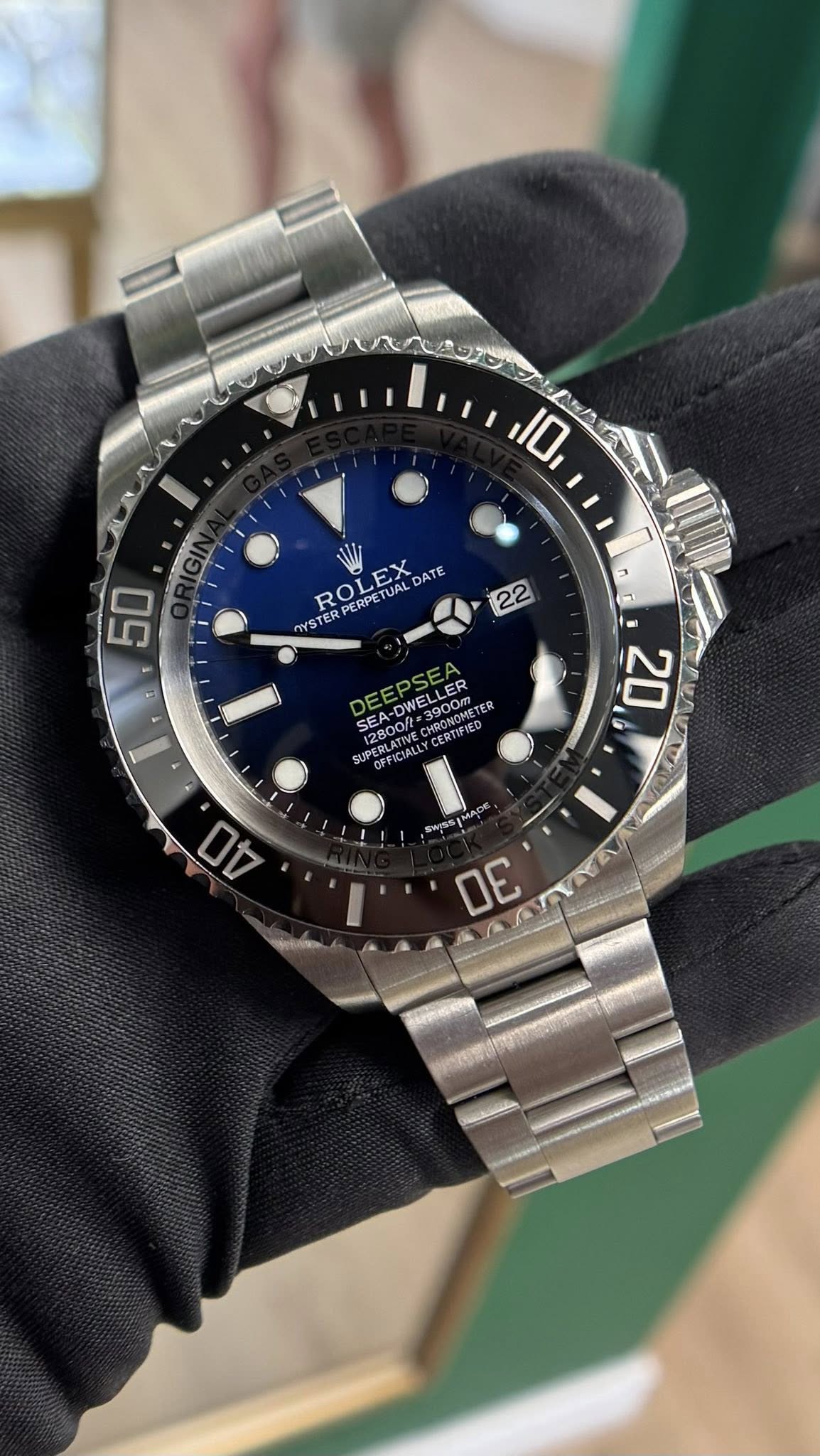 May be an image of wrist watch and text that says '10 50 ROLEX WYSTER PERPETUALDA DATE 22 DE -DWELLER SEA-DWELLER EISEA 3000m 1+3900m ELDRMONET ER CESTIFIED NEFICIAL SUUPERLAT 2ag…