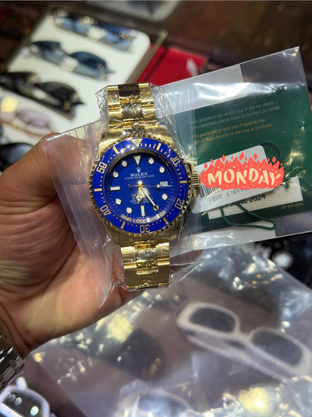 May be an image of wrist watch, eyewear and text that says 'のジー 50 KCuTa ROLEX 10 1 PS 5 AO MONDAY 1000 L000- RING LOCK 一油 ES む'