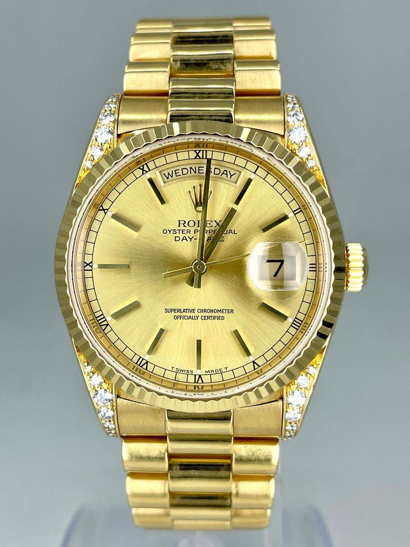May be an image of wrist watch and text that says 'WEDNE DAY ROI ROIEX EX OYSTER RPEJAL RPE JAL DAY- III غ SUPERLATNECHRONOMETER OFFICIALLY CERTIFIED SUPERLATIVE CHRONOMETER…