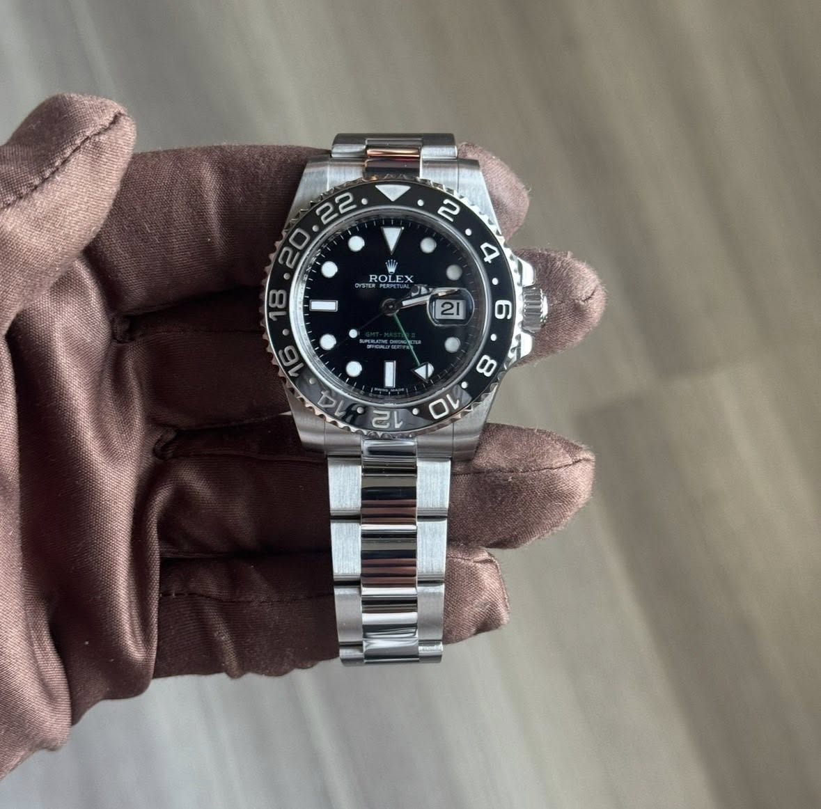 May be an image of wrist watch and text that says ' ROLE ROL EX ROL '