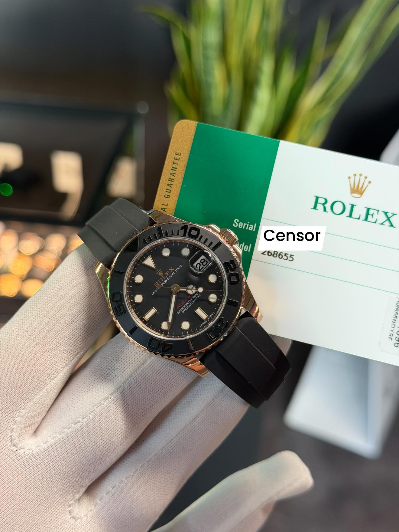 May be an image of wrist watch and text that says 'GUARANTEE Serial ROLEX Censor del 268655 牛 28'