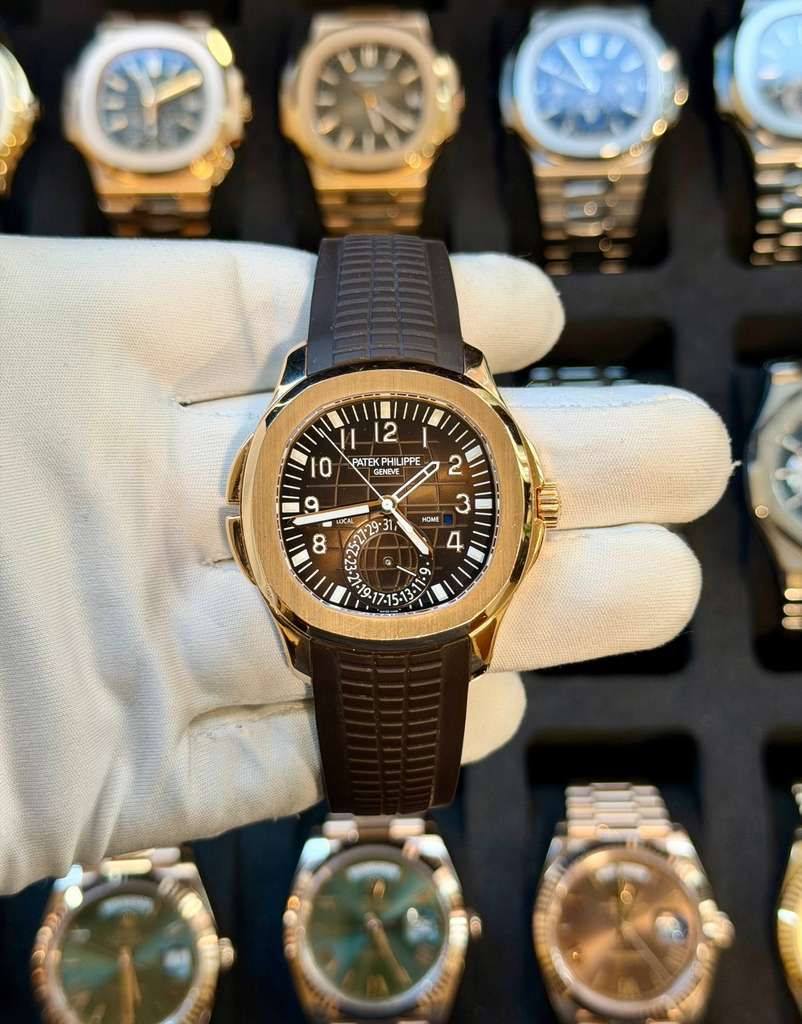 May be an image of wrist watch and text that says '/ // 2 10 0 PATEK PATEKPHILIPPE PHILIPPE GENEVE 2 9 NCA LUCAL 8 31 3 HOMI KM 4 9. % - M 釄濁壍'