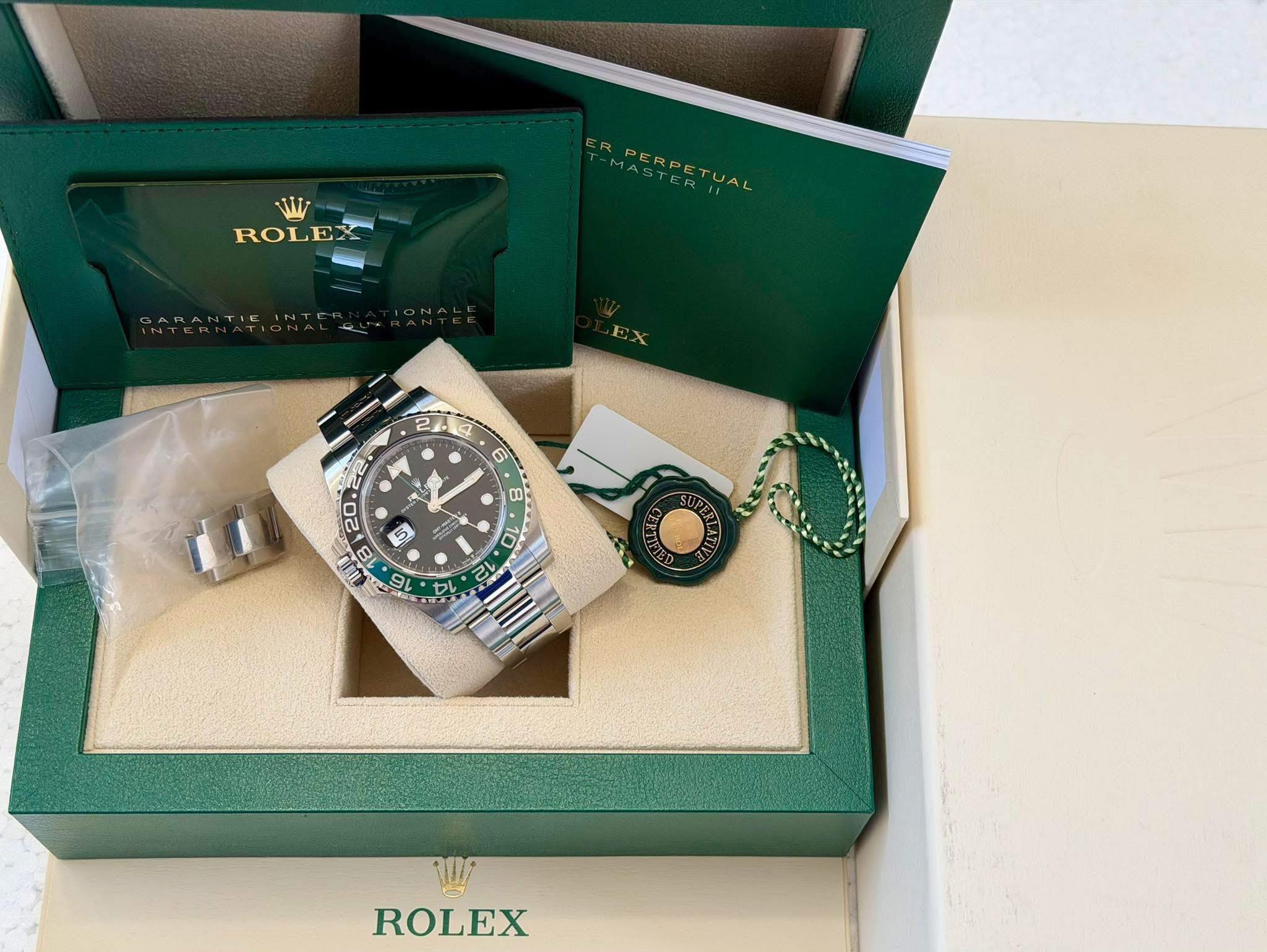 May be an image of wrist watch and text that says 'W ROLE ER FRMPRPETUAL PE MASTERI RPETUAL EX 2 6 8 S 20 A D 16 セレ 4 ব 10 12 ROLEX'