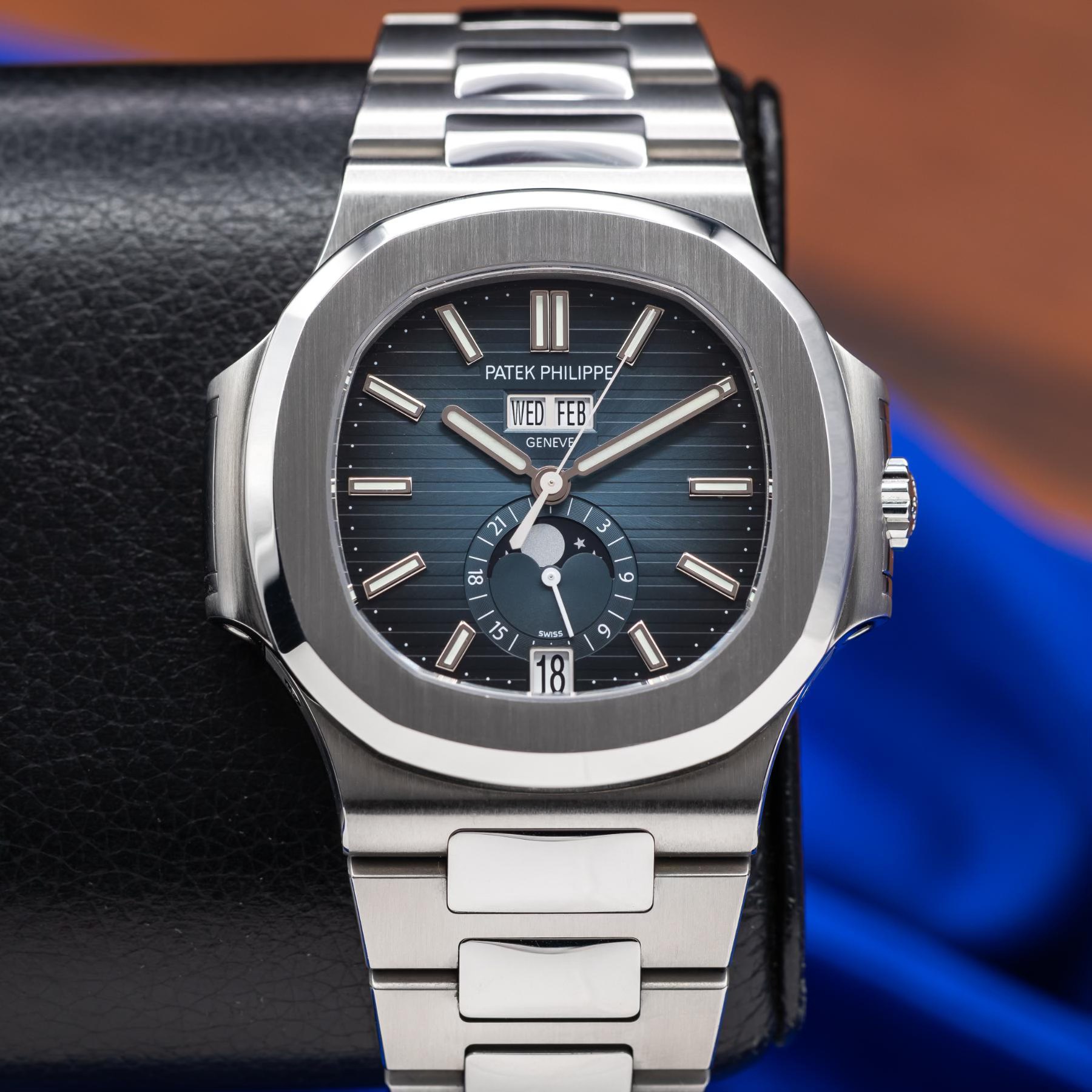 May be an image of wrist watch and text that says 'PATE PATEKPHILIPP PHILIPP IP PHI WEDFEBY WED FEB GENEVE IN 21 3 ត م 0 I 15 WRS แกาบ و 0'