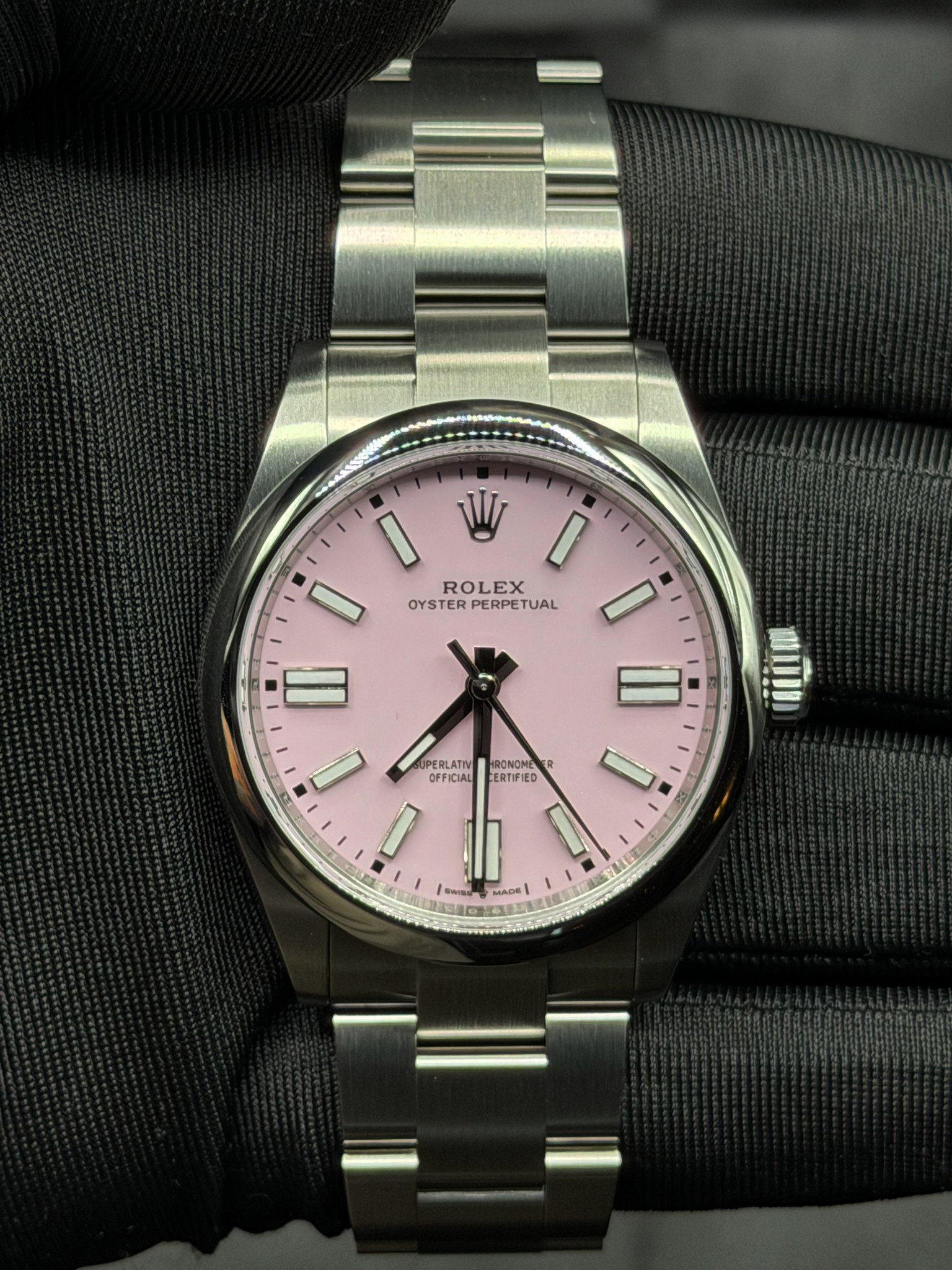 May be an image of wrist watch and text that says 'I I I ROLEX OYSTER OYSTERPERPETUAL PERPETUAL II ញញ!! AO HRONOMIE ERTIFIED PERLATIV OFFICIAL I 金 MADE 西温商必理'