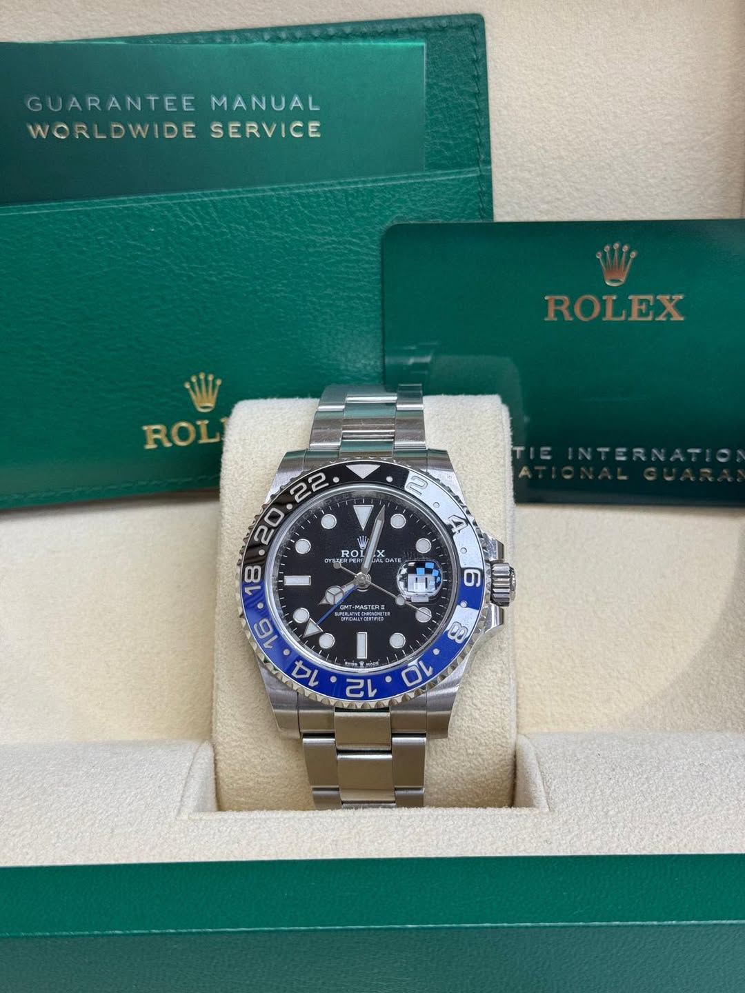 May be an image of wrist watch and text that says 'GUARANTEEMANUAL GUARANTEE MANUAL WORLDWIDE WORLDWIDESERVI SERVICE ROLEX ROLEX ROL 대 ROI GRO a + آود ၀ 6 PASTERE 3oл PINNOD…