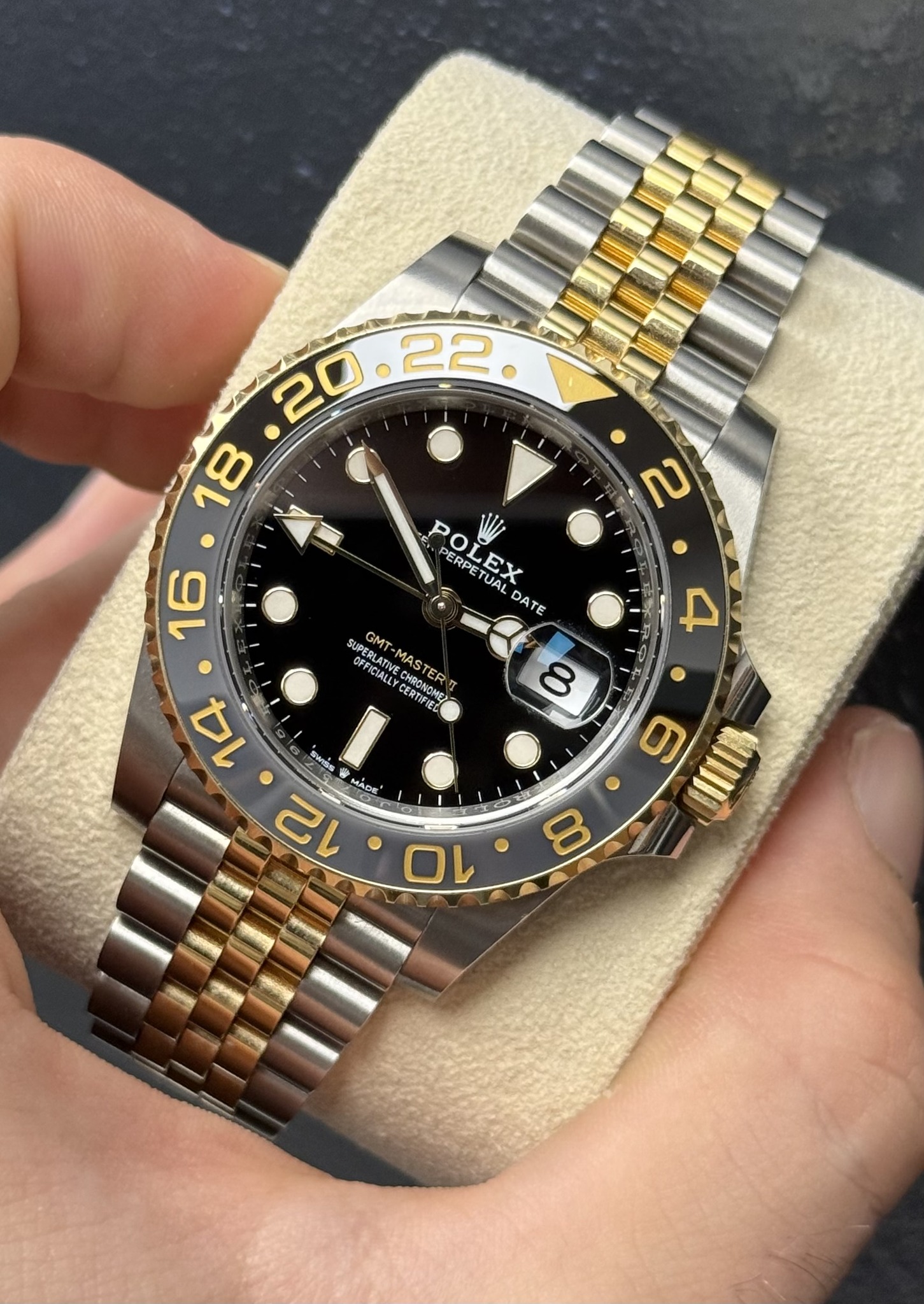 May be an image of wrist watch and text that says ' ေ POLEX POL ERPET ERPE TUAL EX DATE SUPERUA GMT GMT-MA -MASTER OFFICIIE OFFICIALLYC PERLATIVECHRON KCMME CHRONOMEZ CERTIFIED…