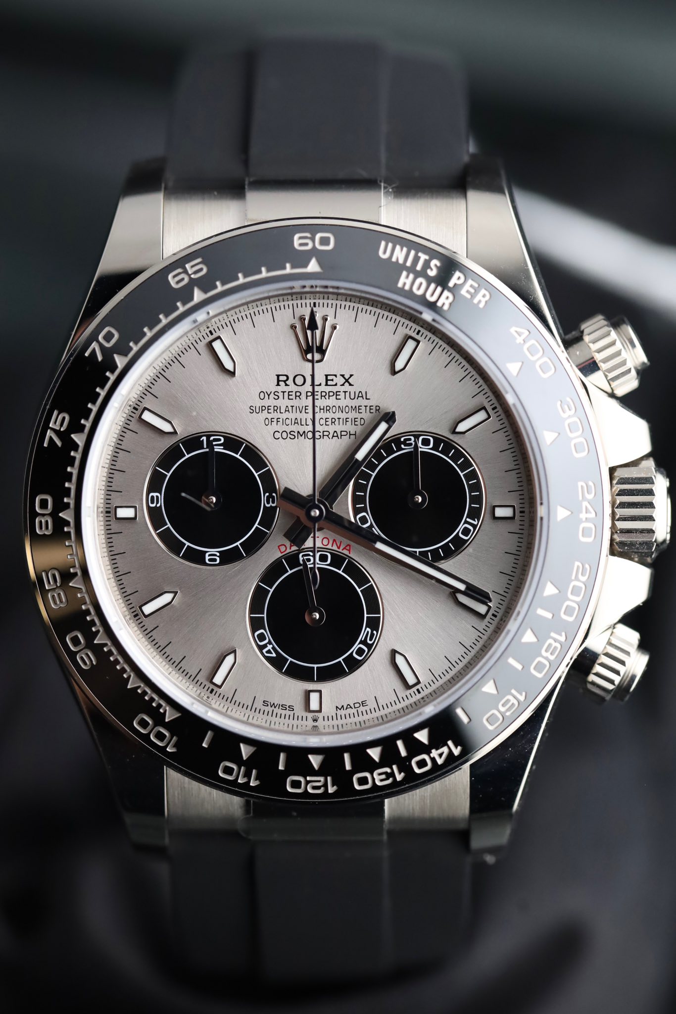 May be an image of wrist watch and text that says '60 65 ص 70 75 RO ROLEX EX OYSTER PERPETUAL SUPERLATIVE CHRONOMETE OFFICIALL COSMOGRAPH CERTIFIED CERTIFIED COSMOGRAF COSMO…