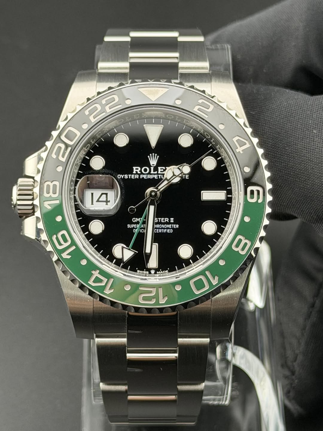 May be an image of wrist watch and text that says '2 ٥ 4 20 和や R 18 콩은 ROLE E OYS OYSTER PERPETU TE 14 GM SUPER ICI 6 STER II HRONOMETE TER 16 CERTIFIED C 1 14 SWISS MADE 8 12 10'
