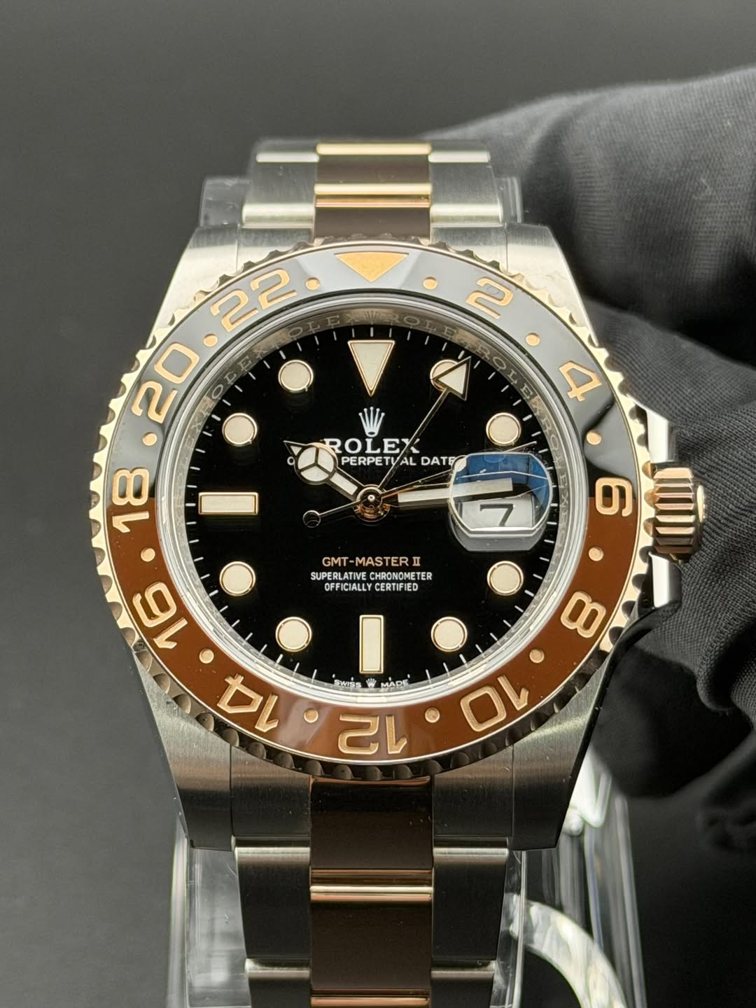 May be an image of wrist watch and text that says '2 E . আোरন 20 ROLEX LEX 18 PERPETYAL TYAL DATE PERPE 7 GMT-MASTERI SUPERLATIVE SUPERLATINECHRONOMETER CHRONOMETER…