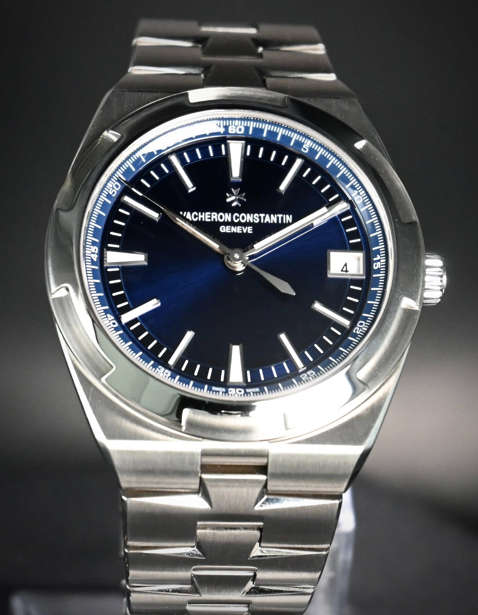 May be an image of wrist watch and text that says 'ACHERON "ACHERONCONSTANTIN CONSTANTIN GENEVE 4 0' بش Jun'