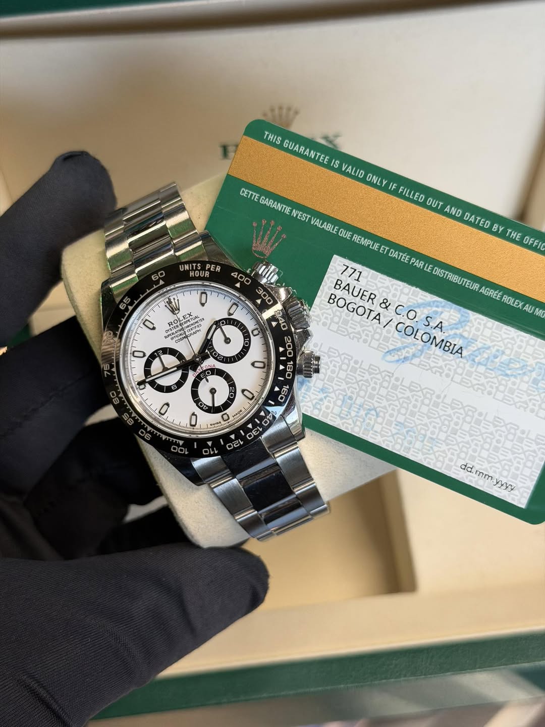 May be an image of wrist watch and text that says 'THIS GUARANTEE IS VALID ONLY IF FILLED OUT AND DATED BY THE OFFIC UNITS NITSPER PER HOUR 60 400 CETTE GARANTIE EST VALABLE QUE…
