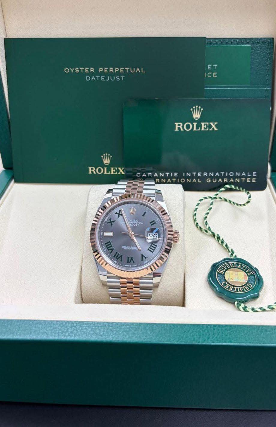 May be an image of wrist watch and text that says 'OYSTER OYSTERPERPETUAL PERPETUAL UAL DATEJUST E ET ICE ROLEX ROLEX GARANTIE INTERNATIONALE RNATIONALGUARANTEE RNATIONAL…