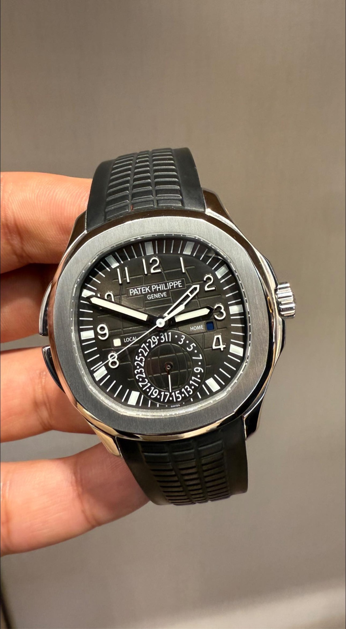 May be an image of wrist watch and text that says 'I1 /12 12 I า PATEK GENEVE PHILIPPE 9 LOCAL 29° 11 ထ 2 3 HOME 4 ن فر 11.'
