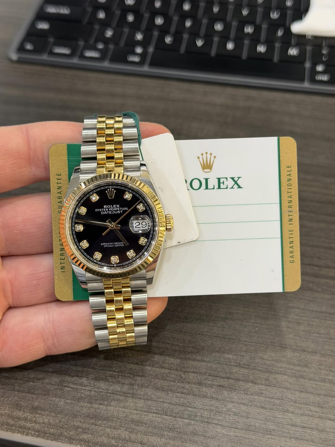May be an image of wrist watch and text that says 'NddAO AEA EE ROLE ο I DATEJUS STEJUST OLEX 穿 29 ጠ GARANTIE'