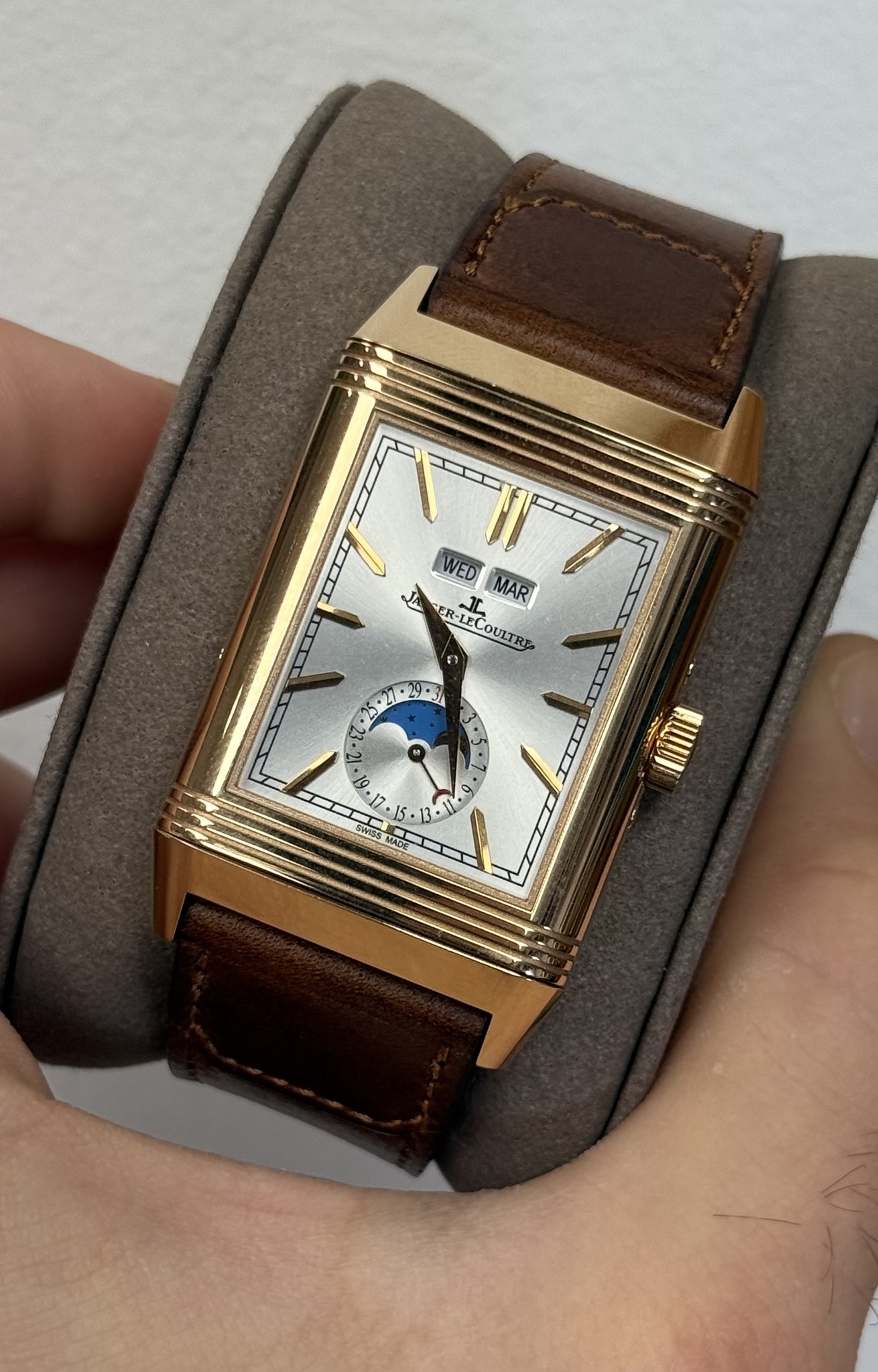 May be an image of wrist watch and text that says 'م I WED MAR JA ER-LEL ER-LFCO COULTRE R-LECOULTRE • ١ o 19 天所 M ي : ء 0 三番 美 Ahz II'