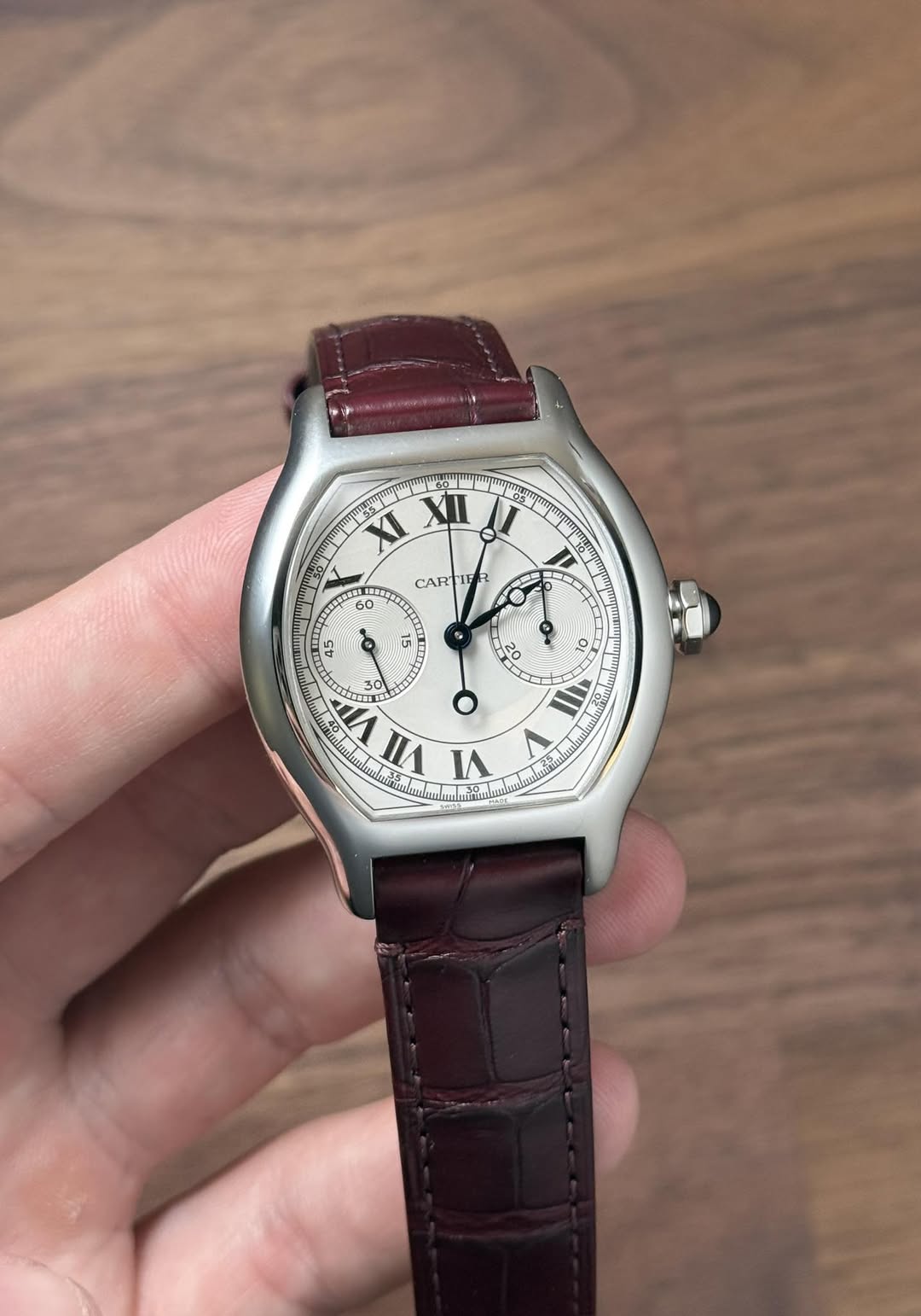 May be an image of wrist watch and text that says 'XI XII CAR CARTIF TIFR E 60 10 መመ ဝ့ d E VII'