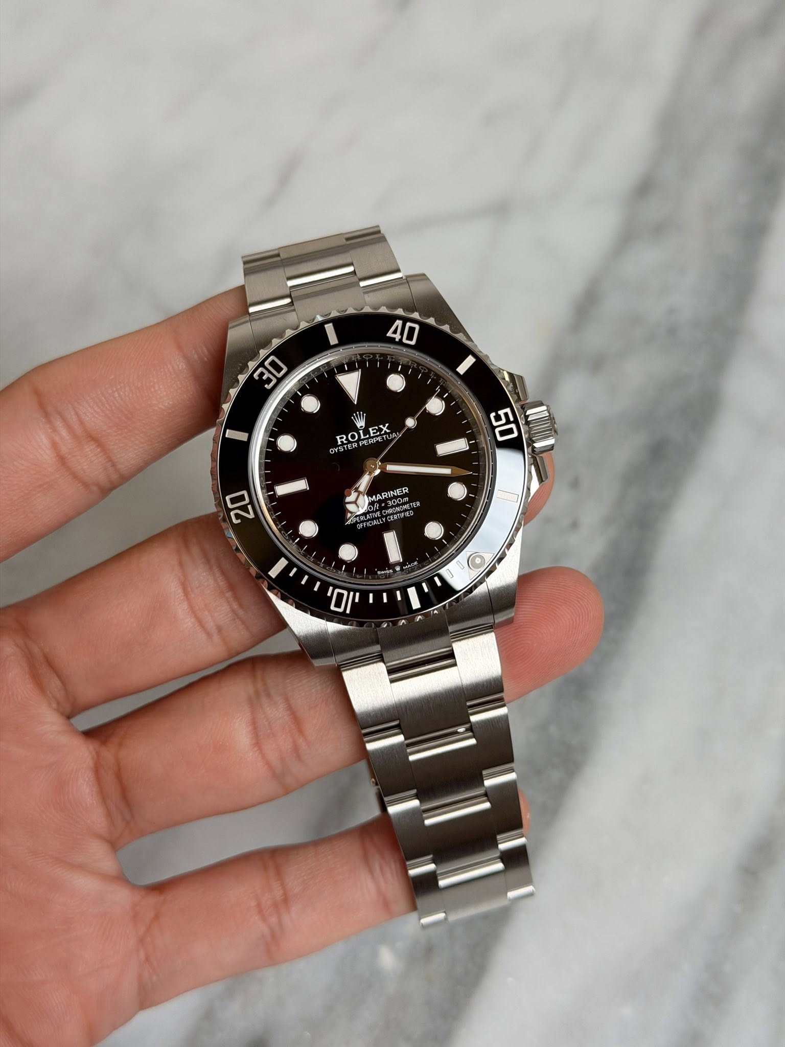 May be an image of wrist watch and text that says 'I 40 30 ROLE ROL 50 20 MARINE ٥ 10'