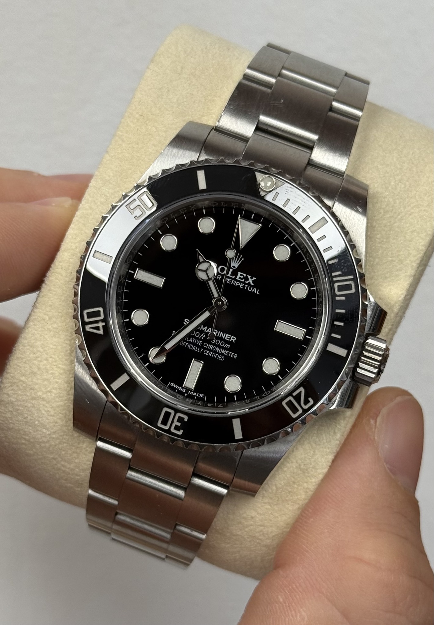 May be an image of wrist watch and text that says '50 10000 II OLEX PERPETUAL PERPET TUAL RPERPE ΙΟι 40 9 MĄ 3300m RINER ANVE CERIAF CHRC O/l FICIALL AUEy CHNOTO IWE.CHOONOMET…