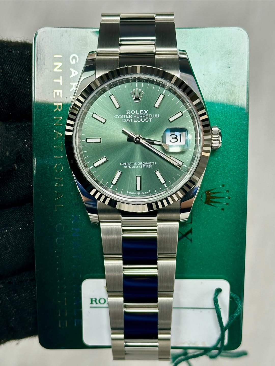 May be an image of wrist watch and text that says 'INTER IN T タ GAR E P I ROLEX EX OYSTER OYST PERPET TUAL II D DATEJUST DAT 31 SUPERLATT CHRCKOMETER TER CEFICIALLY CEFIRIALL…