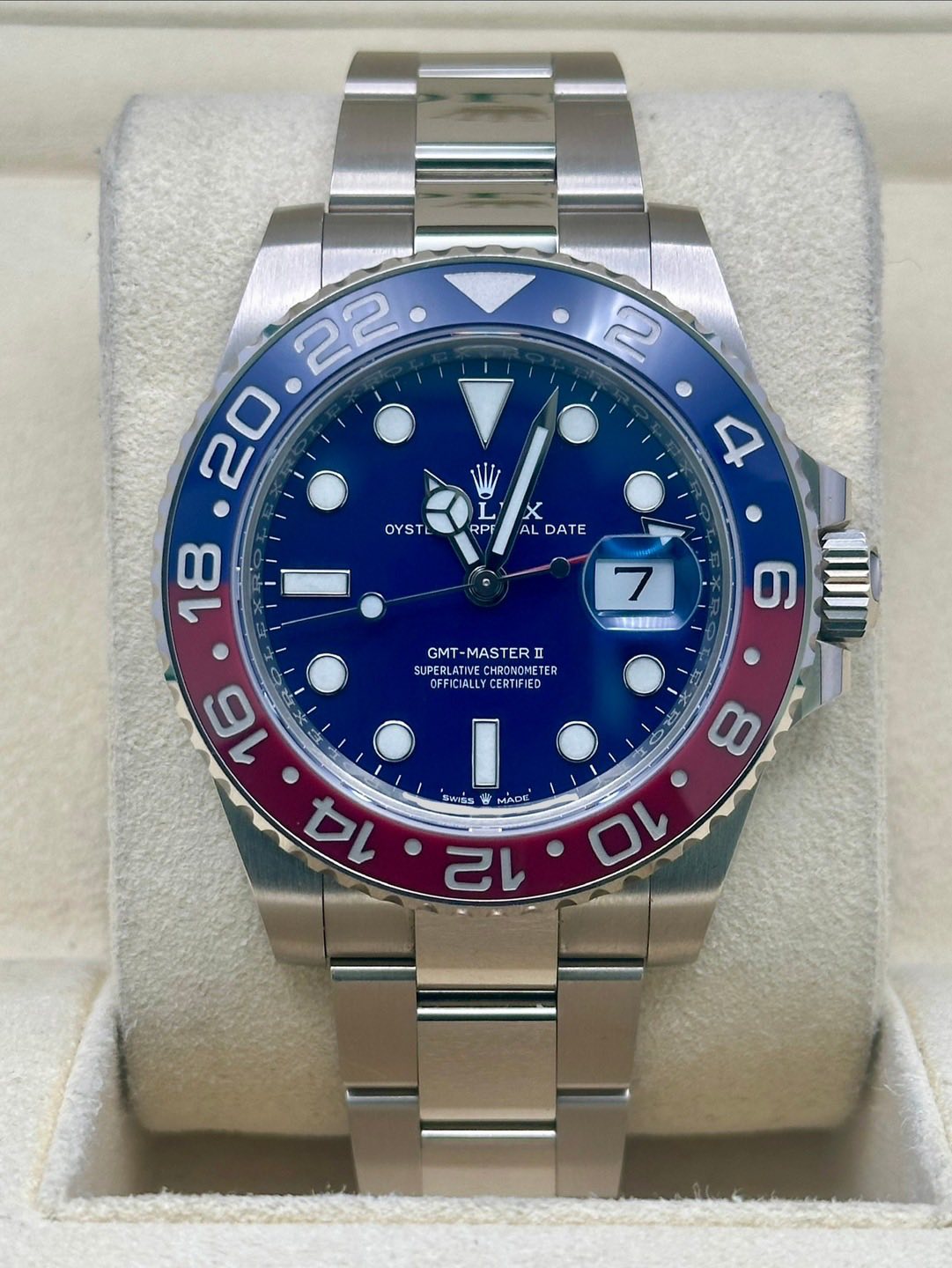 May be an image of wrist watch and text that says ' OYSTL L RPF 4 X AL DATE 7 SRIITE GMT-MASTERI GMT MASTER SUPERLATIVECHAONDMETER SUPERLAT CHRONDMETER OFFICIALLYCERTIFIED…