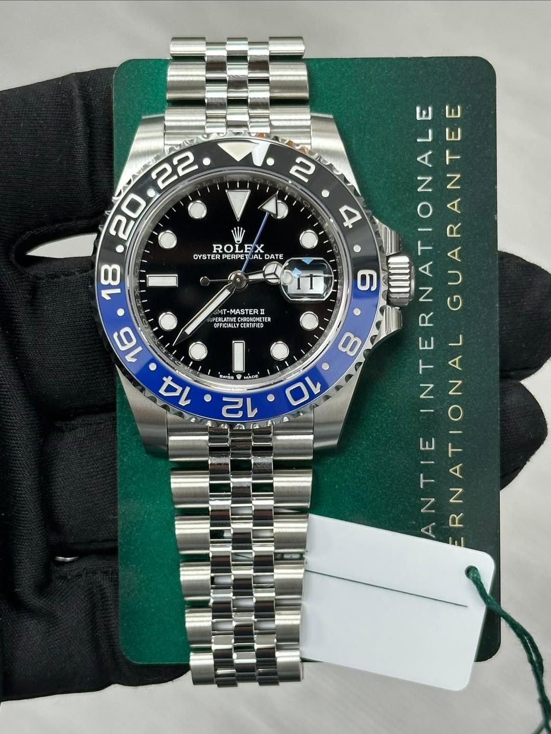 May be an image of wrist watch and text that says '22 20 18 MT-MASTER OFFCIALLYCEATFIED CaTEIEE OMETE 2 ROL ROLEX OYSTER PERPET JAL DATE 9 NATIONALE ALGUARANTEL GUARANTEE 8 4 ALNAT…