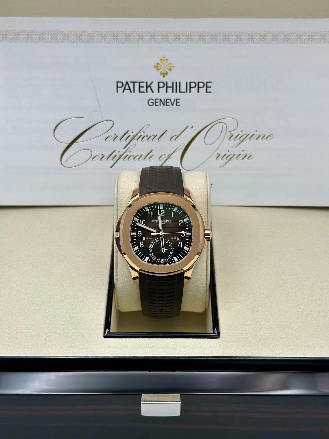 May be an image of wrist watch and text that says 'PATEKPHILIPPE PATEK PHILIPPE GENEVE Crulfut d' Origine Derlificate rigin I 10 2 2 LLIPP 1 2 9 3 : - 8 4 4 : 21413'