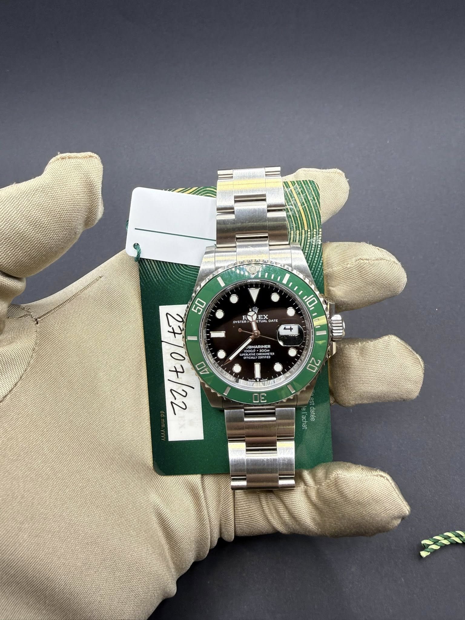 May be an image of wrist watch and text that says 'TE 0 OAN 10 圖 MTN SHARORR e か גיףי 50 t 07/ datée'