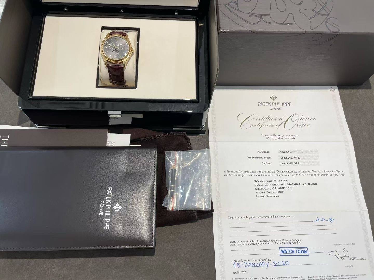 May be an image of wrist watch and text that says '地 M H M # i ※ H W W M " I # # I m'