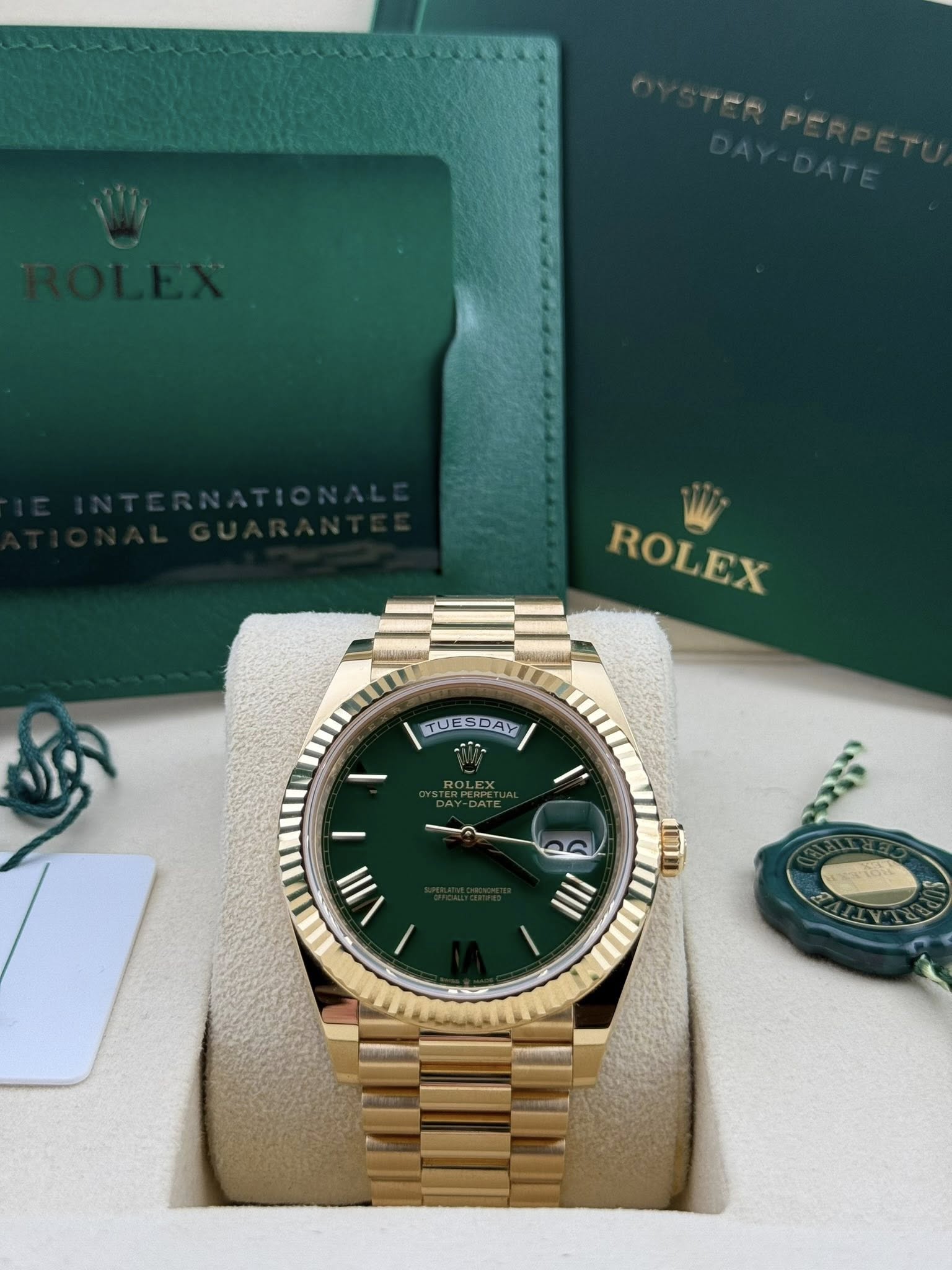 May be an image of wrist watch and text that says 'ROLEX ROLEX TUE TUESOAY SDAY ကိး nC IIII VIII'