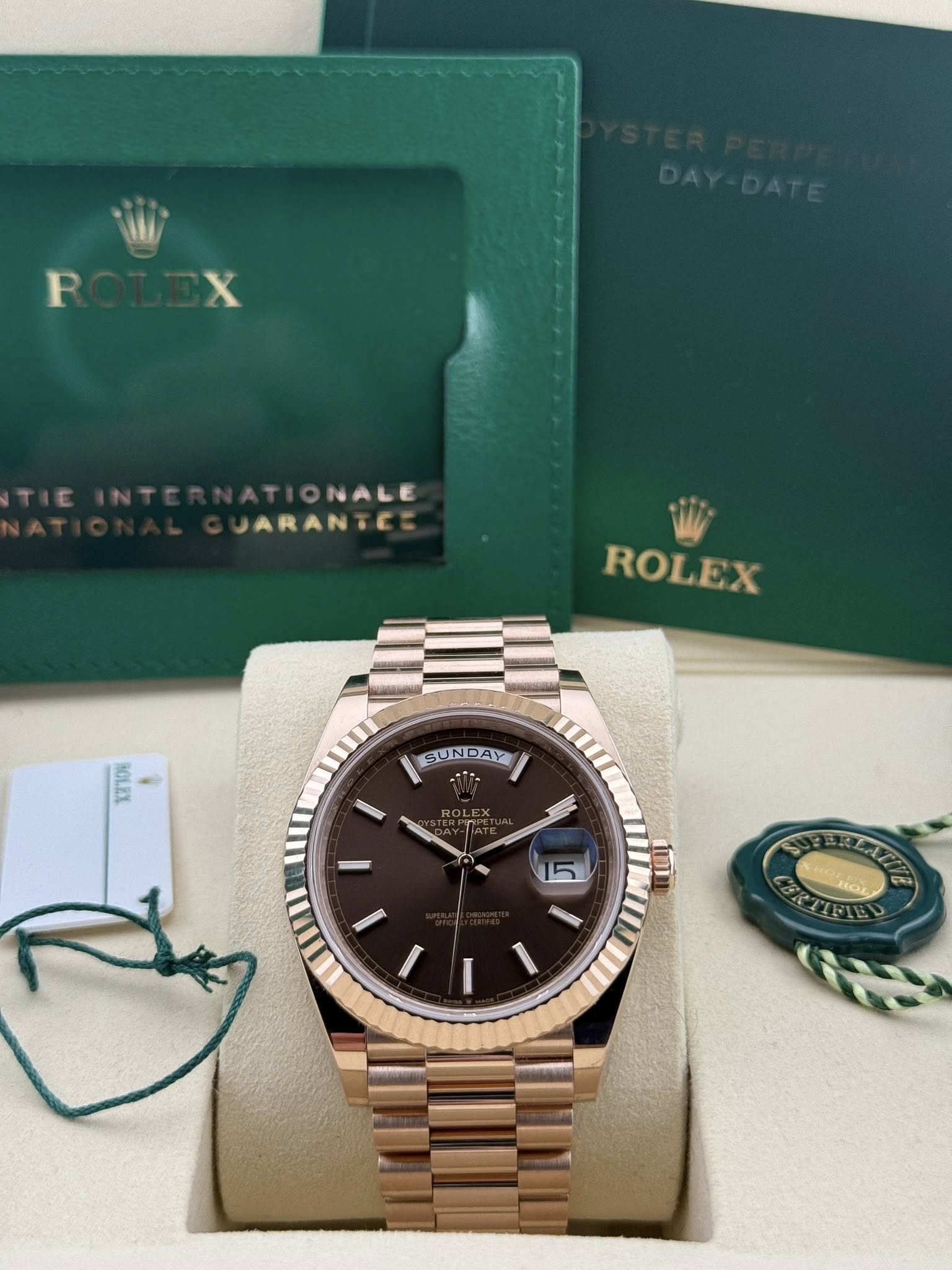 May be an image of wrist watch and text that says 'ATIONALE JARANTCE ROLEX BOLEX SUNDAY AY 15 - TFLE'