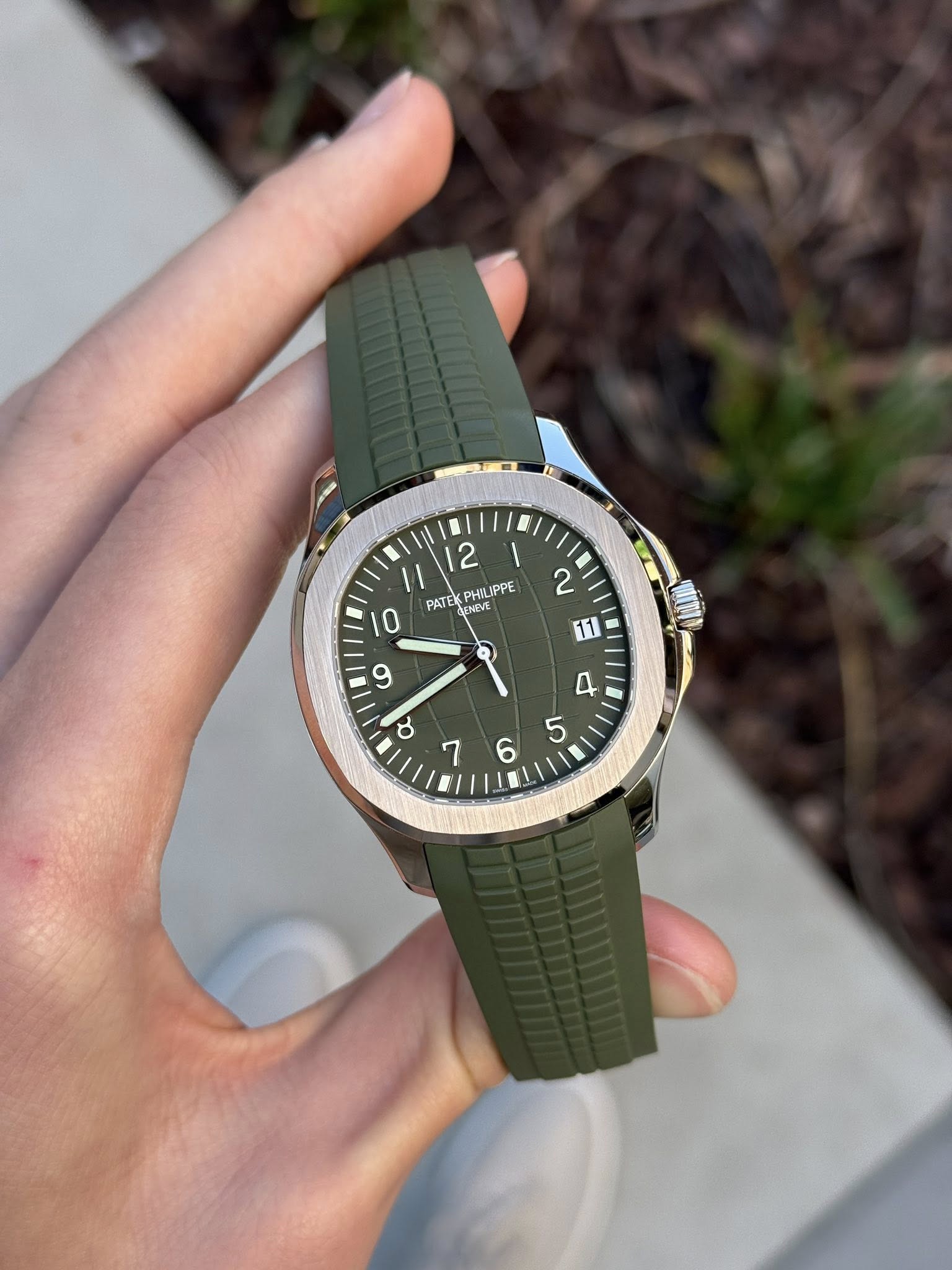 May be an image of wrist watch and text that says '12 1 PHILIPPE IPPE 0 PATE AENEVE ENEVE 2 11 9 4 A ರ 5 7 6'