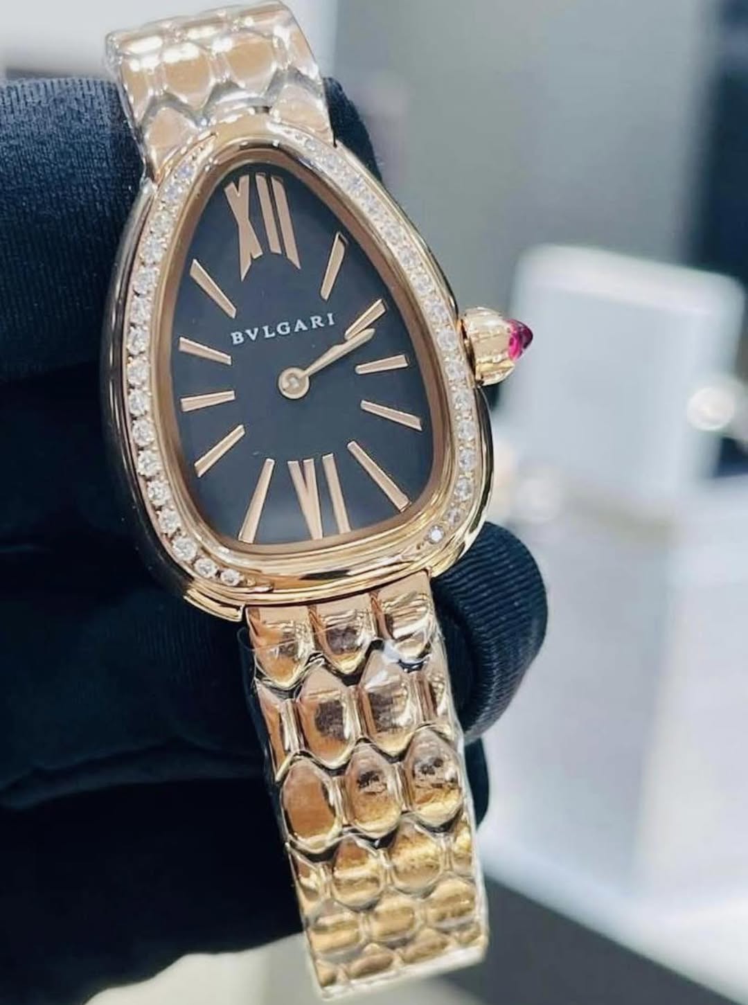 May be an image of wrist watch and text that says 'BVLGARI ١ /ハ'