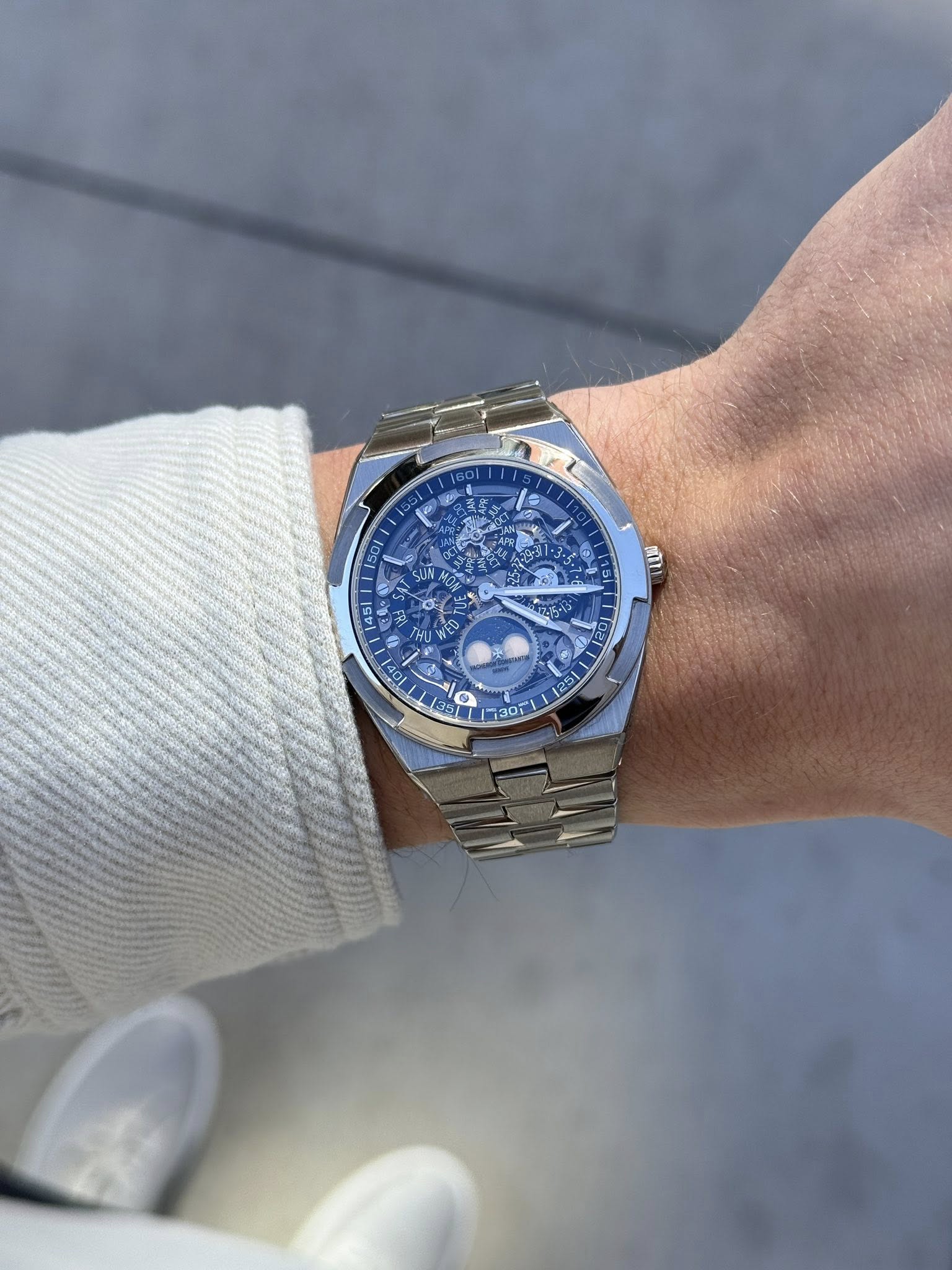 May be an image of wrist watch and text that says 'SU a 145| S ED 1orl J दਦे 35 le 9 م 30 e'
