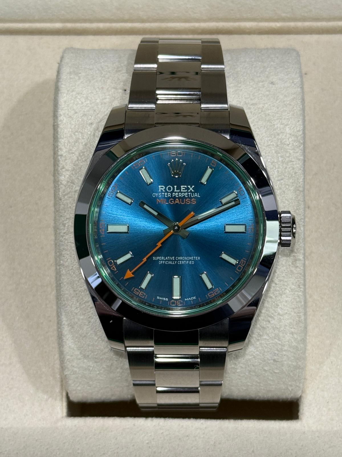May be an image of wrist watch and text that says 'ROLEX OYSTERPERPETUAL TUAL OYSTERPE PERPETUAL MNO SUPERLATIVE SUELTLR SUPERLATIVECHRONOMETE HRONGMETER OFFICIALLY…